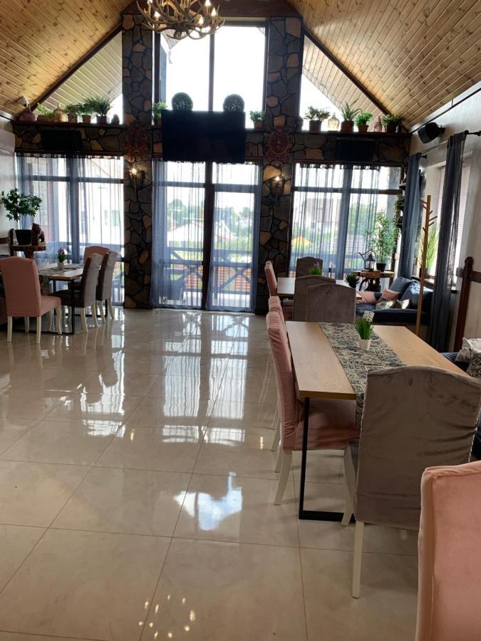 Relax Complex Hotel Boryspilʼ Exterior foto